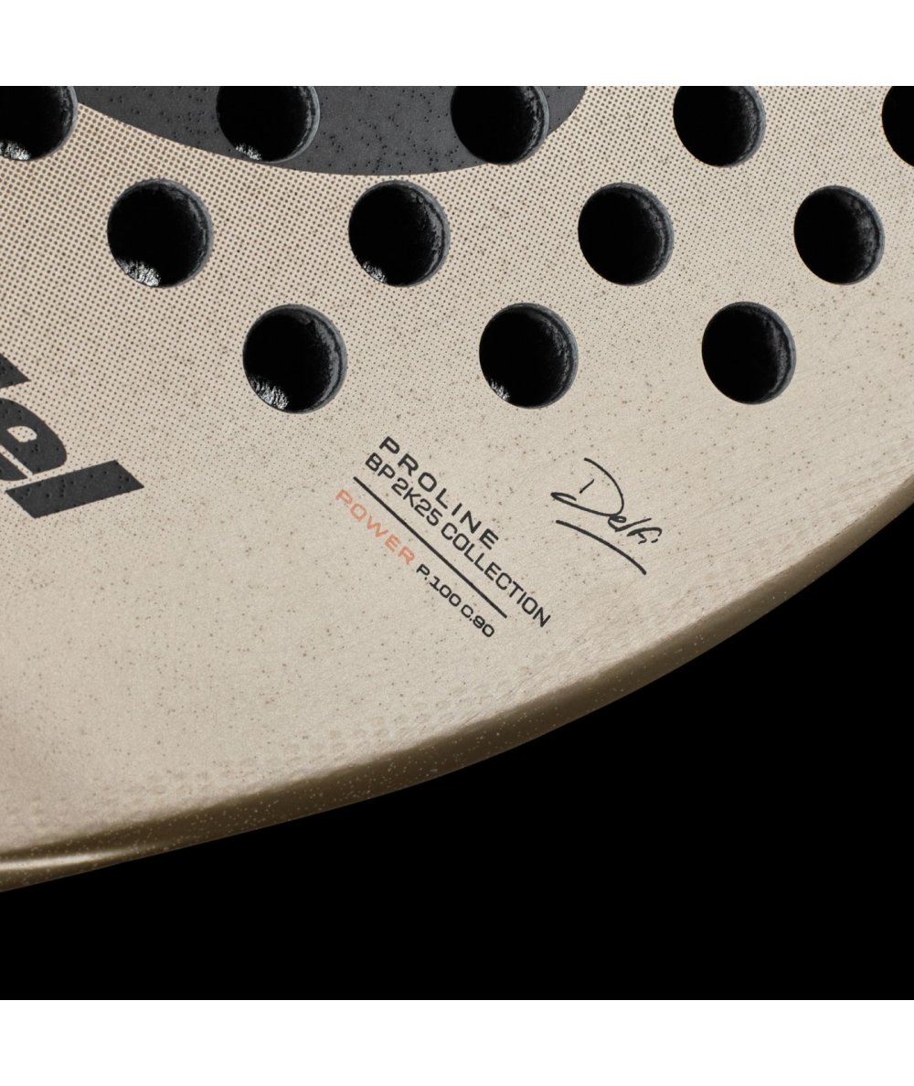 PALA BULLPADEL VERTEX 04 W 25 By: Delfi Brea