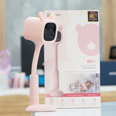 CAMARA DE SEGURIDAD EZVIZ IP BM1 ROSADA  BAT  2000  REP  MUSICA  AUDIO BI  SOP  MICRO SD Y NUBE   VIS  NOC  COL