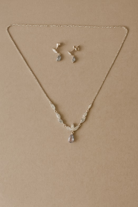 Juego Collar Y Aretes Triada Circon Transparente