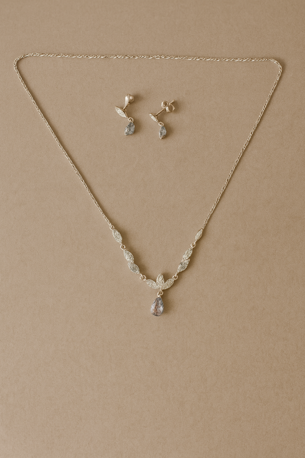 Juego Collar Y Aretes Triada Circon Transparente