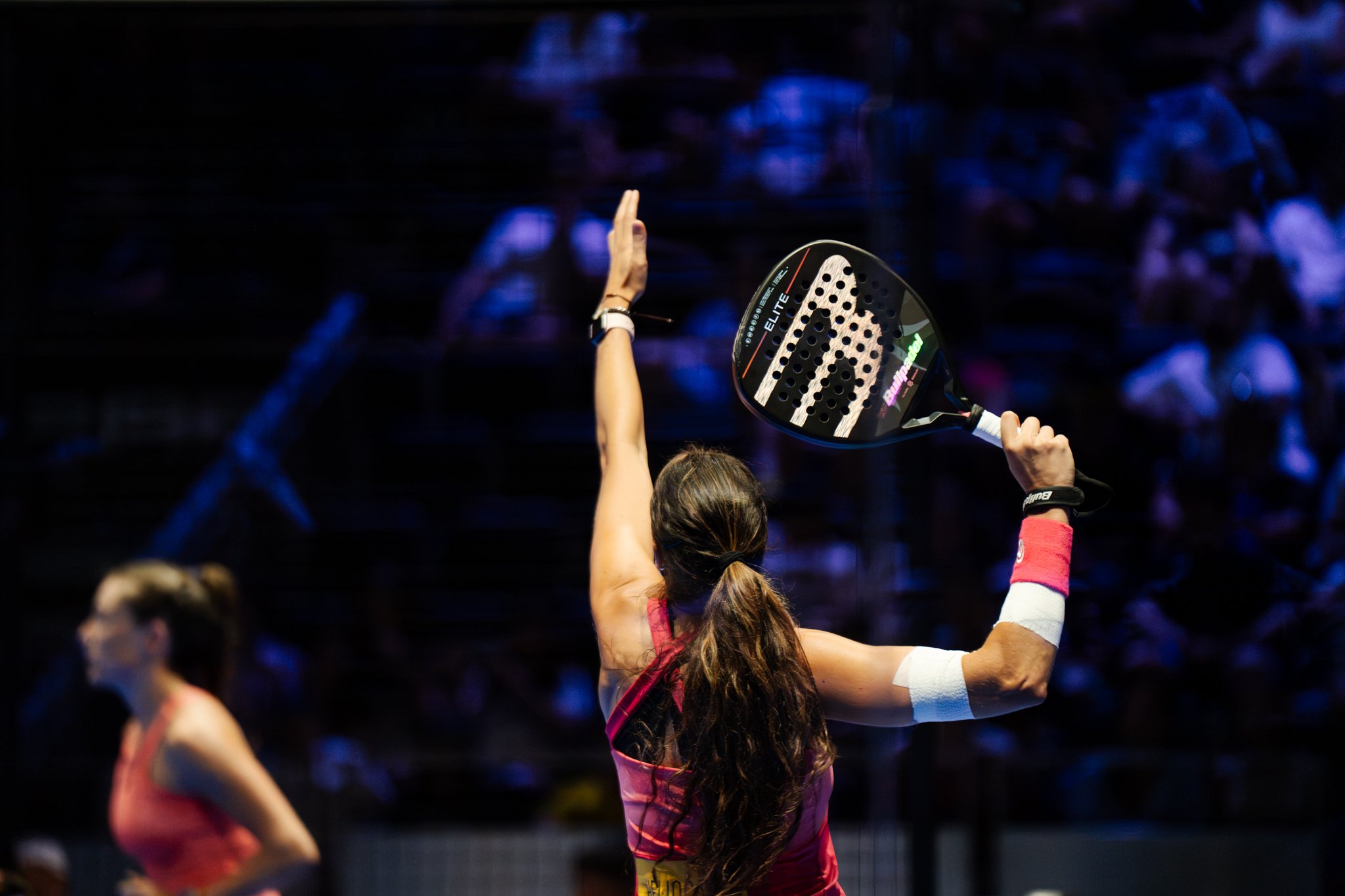 Los Mejores Trucos para Mejorar tu Saque en Pádel