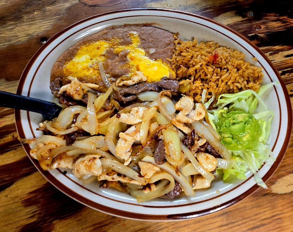 El Paisano Restaurante — image 2