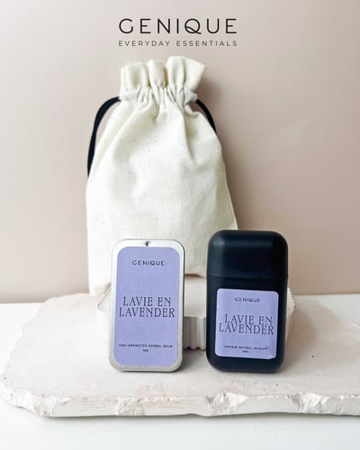 Genique พรีเมี่ยมเซท Giftset Happy ยาดมสองรู+ Aroma Relaxing Balm ในถุงผ้า