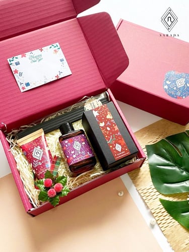 ของขวัญ ของพรีเมี่ยม ชุดเซต ก้านไม้หอม และครีมทอมือ NRA08