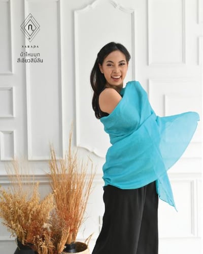 ผ้าพันคอไหมมุก เขียวสิมิลัน