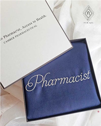 ของขวัญ ผ้าแคชเมียร์ปักชื่อ Box Set  (20ชุด 890.-)  Q4-PUK