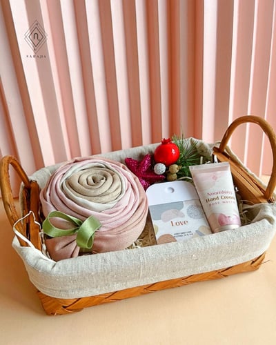 SX03 ชุดตะกร้า กระเช้าสปา Hand Cream / Alcohol 40 ml และผ้าพันคอ ใยธิทรา 4 สี