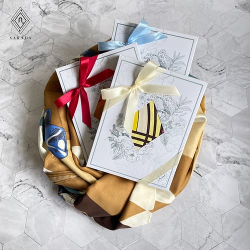ของขวัญ ผ้าคลุมไหล่ ผ้าพันคอ ในกล่อง Narada