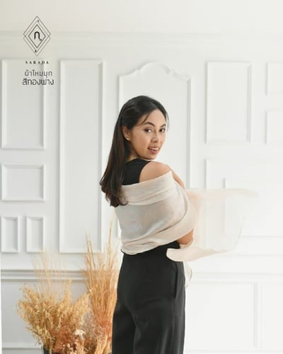 ผ้าพันคอไหมมุก ทองฟาง