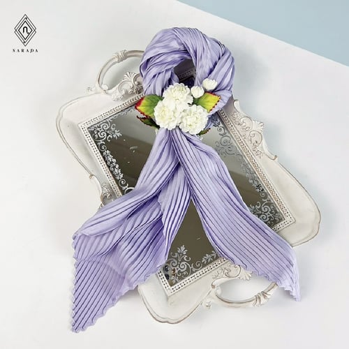 มาลัยวันแม่ มาลัยผ้าอัดพลีทล้อมดอกมะลิ ของขวัญวันแม่ MS12