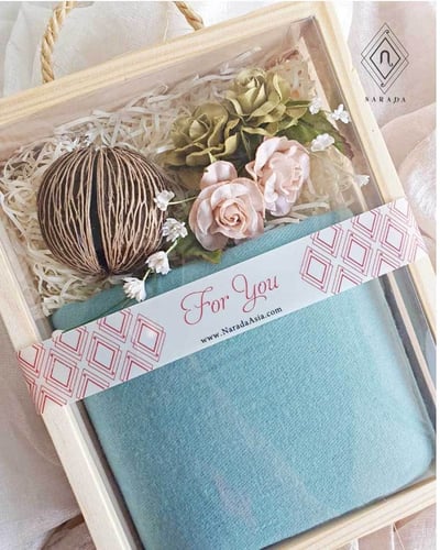 ของขวัญ ผ้าพันคอแคชเมียร์ ในกล่องลังไม้M (20ชุด 785.-) B2