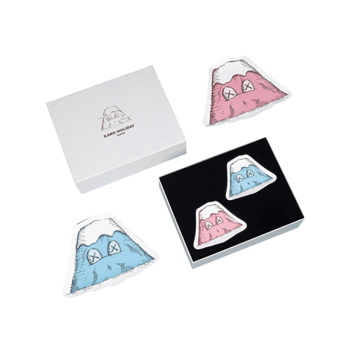 KAWS HOLIDAY JAPAN STATION MOUNT FUJI PLATE SET MULTI