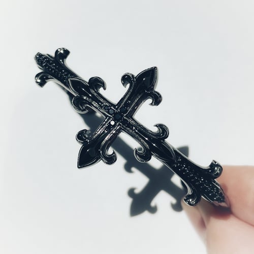 Grand Cross Bangle Xtreme - Black กำไลข้อมือเงินแท้ 925 แกะมือขัดเงาพิเศษ ชุบแบล็กโรเดียม ฝังคริสตัลสีดำ