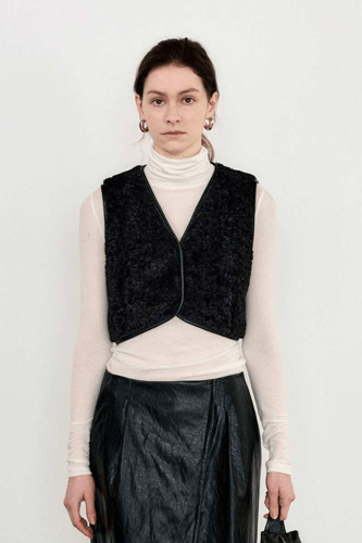 J KOO - BLACK FAUX-FUR CROP VEST