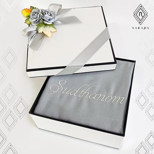 วิธีเลือกผ้าพันคอ ผ้าคลุมไหล่ สำหรับคนพิเศษ