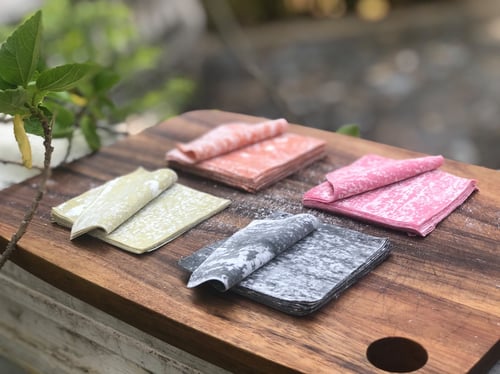 P.M.K Noodle แผ่นเกี๊ยวสมุนไพร (แผ่นเกี๊ยวสมุนไพร มีให้เลือก 6 รายการ ดังนี้ ฟักทอง/ใบเตย/บีทรูท/โมโรเฮยะ/ชาโคล/งาดำ)