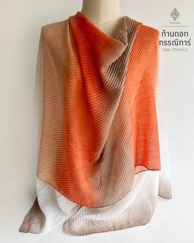 ผ้าคลุมไหล่ ผ้าพลีทสลับสี ก้านดอกกรรณิการ์ 01K-176003