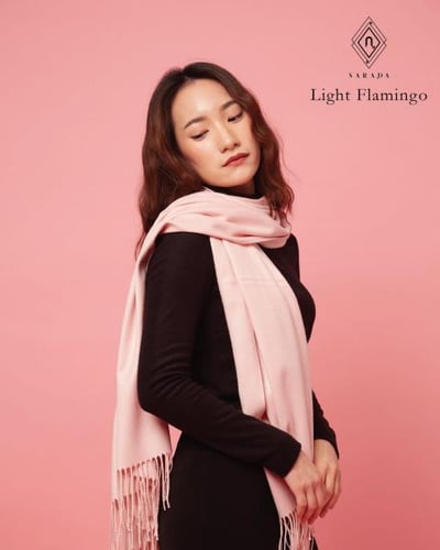 Cashmere Scarf Light Flamingo