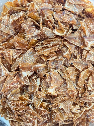 ก้างปลาทอดโรยงา