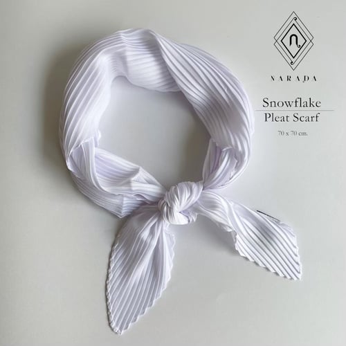 ผ้าพันคอซาตินอัดพลีท Snowflake 01N-707007