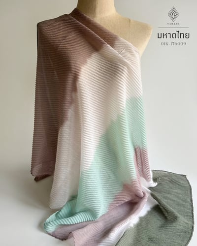 ผ้าคลุมไหล่ ผ้าพลีทสลับสี มหาดไทย 01K-176009