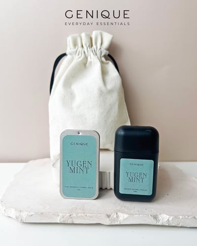 Genique พรีเมี่ยมเซท Giftset Happy ยาดมสองรู+ Aroma Relaxing Balm ในถุงผ้า