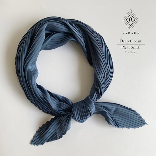 ผ้าพันคอซาตินอัดพลีท Deep Ocean 01N-707001