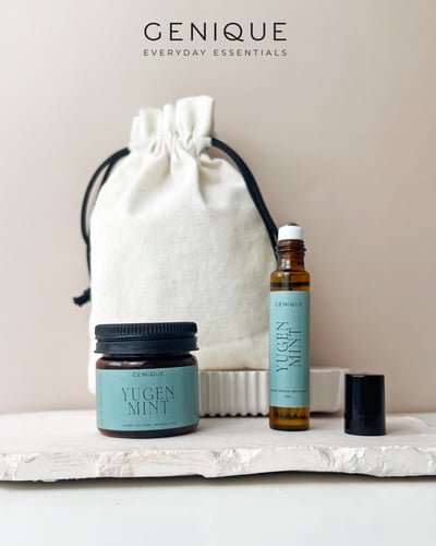 Genique พรีเมี่ยมเซท Giftset Happy Heal พิมเสนน้ำ + ยาดมขวดสีชา ในถุงผ้า