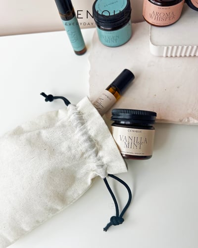 Genique พรีเมี่ยมเซท Giftset Happy Heal พิมเสนน้ำ + ยาดมขวดสีชา ในถุงผ้า