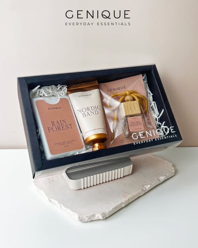 Genique พรีเมี่ยมเซท Giftset  คาร์อโรมา แอลกอฮอล์+hand cream+น้ำหอมปรับอากาศ