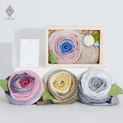 ผ้าคลุมไหล่ แทนความรัก ความห่วงใยที่อยากให้ผู้ใหญ่ในปีใหม่