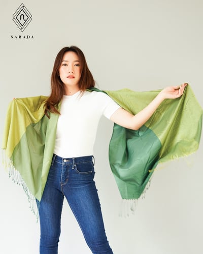 ผ้าคลุมไหล่ ใยธิทรา 4 สี สีนวลตอง