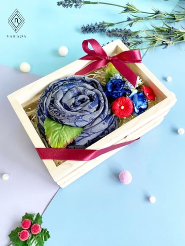 ของขวัญ ของพรีเมี่ยม ผ้าลายไทยในกล่องไม้ 5x7 นิ้ว S5