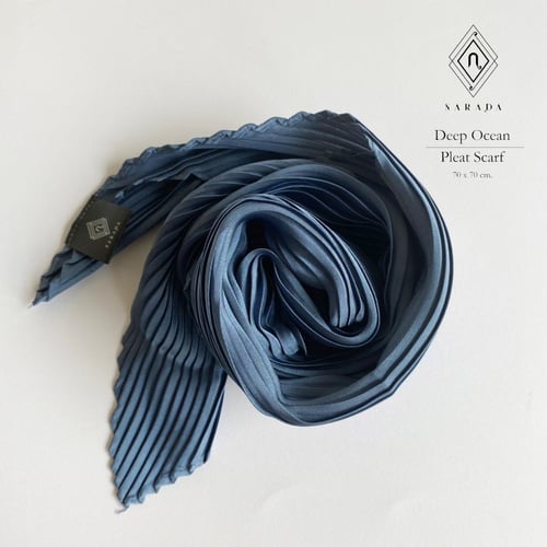 ผ้าพันคอซาตินอัดพลีท Deep Ocean 01N-707001