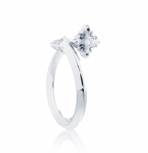 Rituals Cross Spear Ring Xtreme - White แหวนเงินแท้ 925 แกะมือขัดเงาพิเศษ ชุบไวท์โรเดียม ประดับพลอยสวิสเกรดพิเศษ