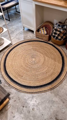 Round mat black 120 cm.