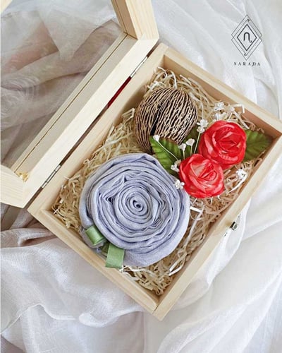 Silk-Scarf-Mirror-box  (20 for 830.-)