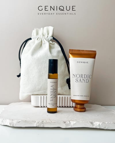 Genique พรีเมี่ยมเซท Giftset Happy Heal พิมเสนน้ำ + Hand cream ในถุงผ้า