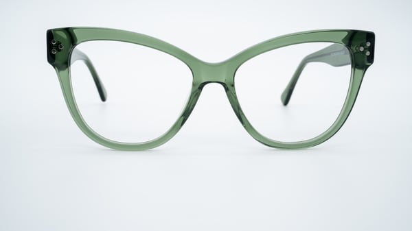 Chica de ensueño verde transparente