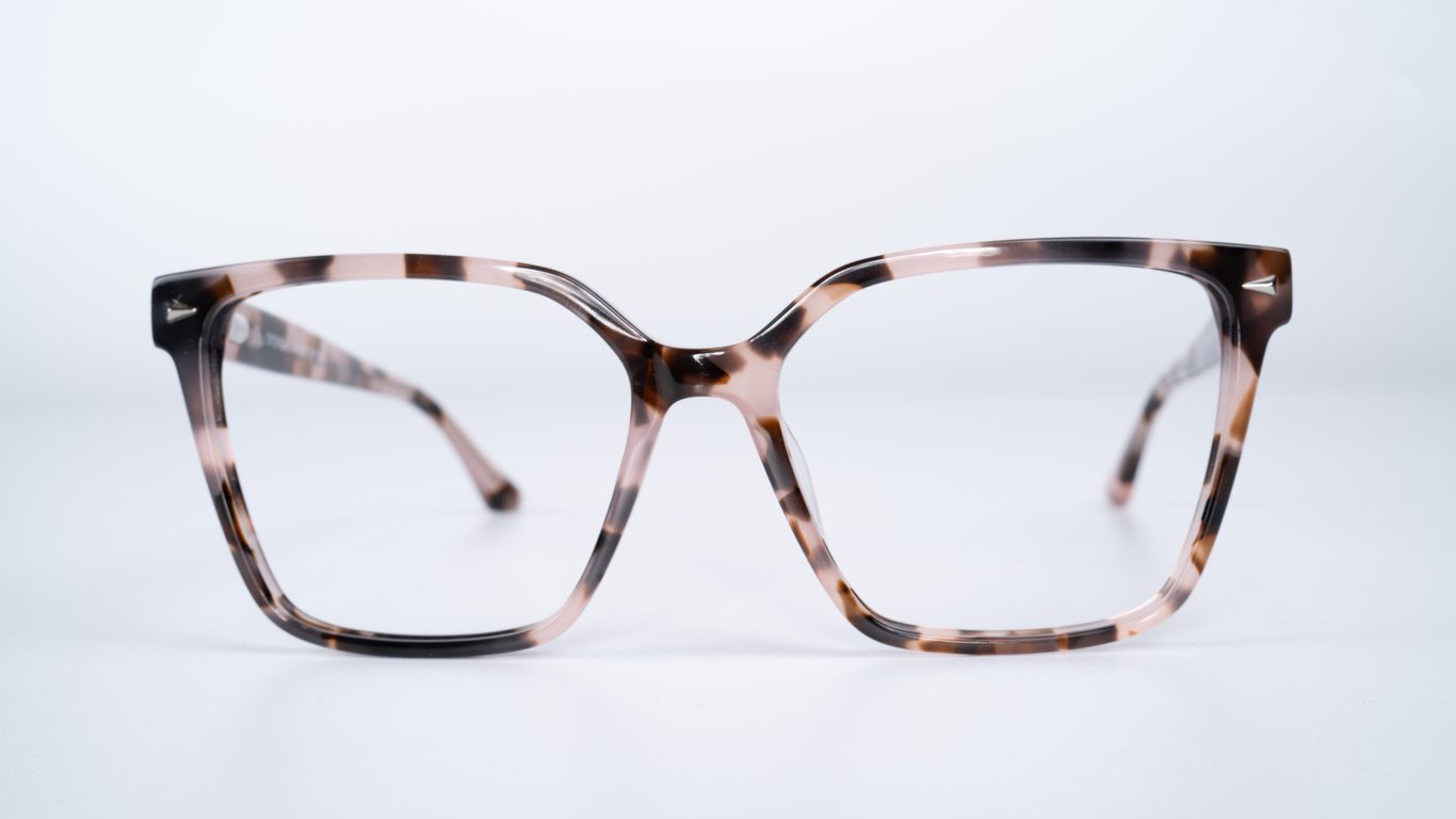 Chic Murphy Rose Demi