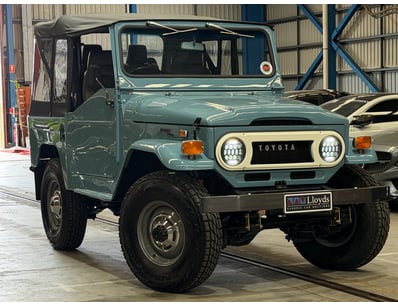 <b>1970 Toyota Landcruiser FJ40 - Blue - 69km (lik...