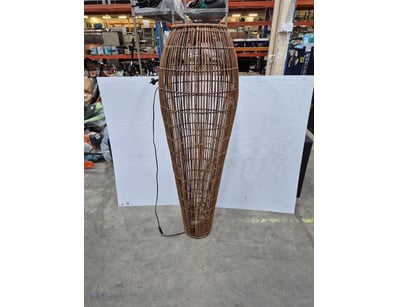 Cane floor lamp

Dimensions: H: 153cm W: 45cm D: 4...