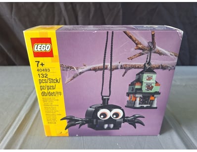 **UNRESERVED** LIFETIME COLLECTION OF LEGO PART... - Lot 323