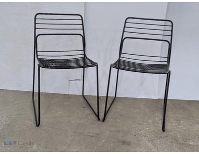 Outdoor dining chairs, black metal finish

Dimensi...