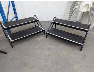Stage stairs, black with white safety trim

Dime...