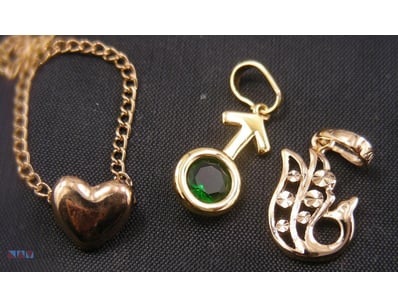 GOLD COLOUR PENDANTS        

Condition: Good - Re...