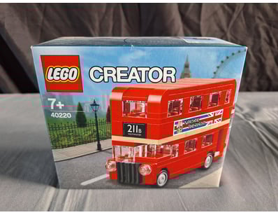 **UNRESERVED** LIFETIME COLLECTION OF LEGO PART... - Lot 219