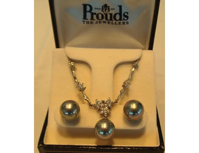 Curios & Collectables (A976) - Lot 909