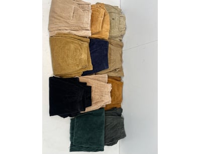 Entire Vintage Clothing Store Liquidation (ON11... - Lot 393