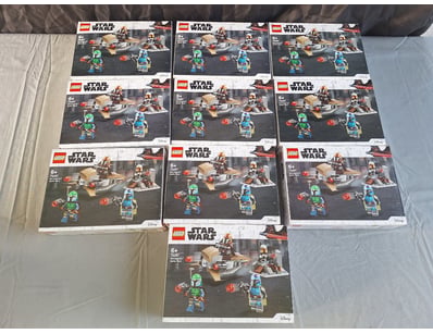 **UNRESERVED** LIFETIME COLLECTION OF LEGO PART... - Lot 352